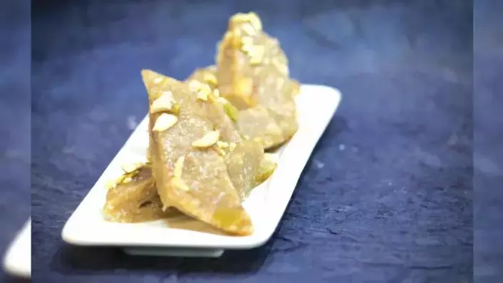 Rice Barfi Recipe: बचे हुए चावल से बनाएं मज़ेदार मीठा Rice Barfi Recipe: बचे हुए चावल से बनाएं मज़ेदार मीठा