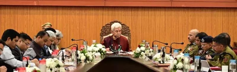 एलजी सिन्हा की अध्यक्षता में जम्मू में उच्च स्तरीय सुरक्षा बैठक शुरू एलजी सिन्हा की अध्यक्षता में जम्मू में उच्च स्तरीय सुरक्षा बैठक शुरू