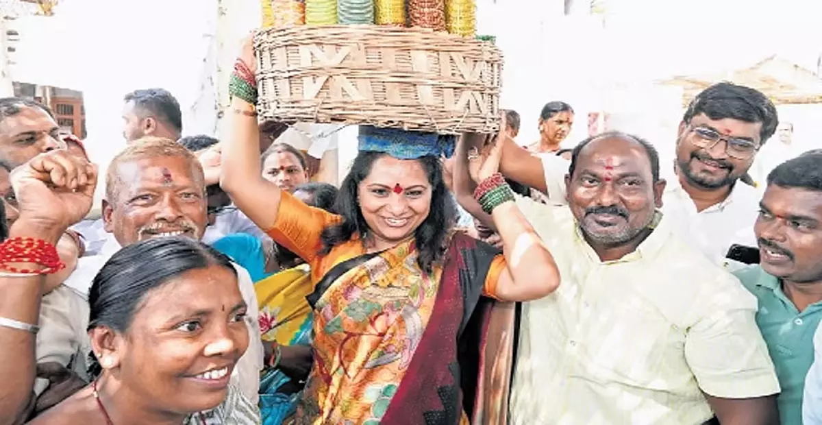 Telangana: बीआरएस एमएलसी कविता ने कांग्रेस को दी गुलाबी किताब की धमकी Telangana: बीआरएस एमएलसी कविता ने कांग्रेस को दी गुलाबी किताब की धमकी