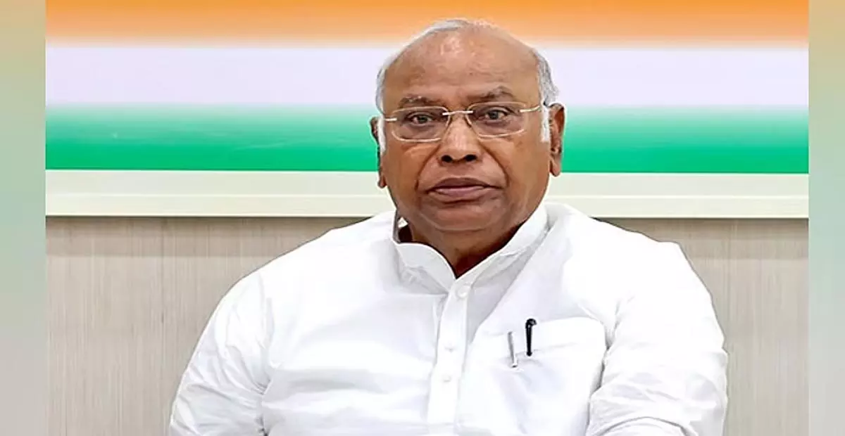 Telangana: असंतोष से निपटने के लिए एआईसीसी तेलंगाना प्रभारी बदलने पर विचार कर रही Telangana: असंतोष से निपटने के लिए एआईसीसी तेलंगाना प्रभारी बदलने पर विचार कर रही