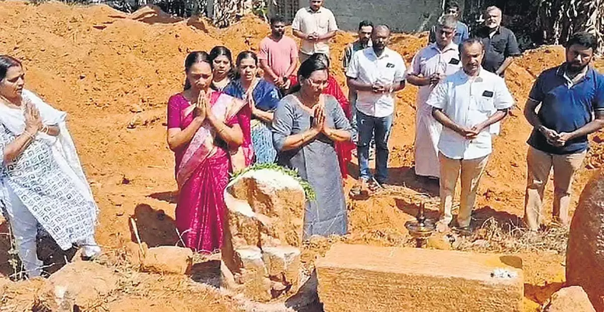 Kerala: केरल में चर्च की भूमि से मूर्ति और मंदिर के अवशेष मिले Kerala: केरल में चर्च की भूमि से मूर्ति और मंदिर के अवशेष मिले