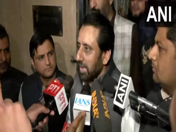 AAP विधायक अमानतुल्लाह खान ने अपनी गिरफ्तारी पर सवाल उठाए AAP विधायक अमानतुल्लाह खान ने अपनी गिरफ्तारी पर सवाल उठाए