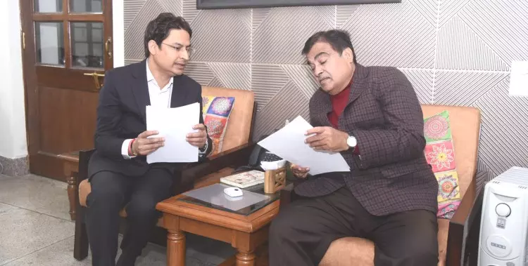 Sikkim : गडकरी से दार्जिलिंग क्षेत्र के लिए प्रमुख सड़क परियोजनाओं में तेजी लाने का आग्रह Sikkim : गडकरी से दार्जिलिंग क्षेत्र के लिए प्रमुख सड़क परियोजनाओं में तेजी लाने का आग्रह