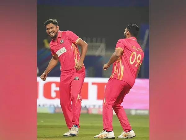 ISPL: श्रीनगर ने एलिमिनेटर में KVN बैंगलोर स्ट्राइकर्स को 4 विकेट से हराया ISPL: श्रीनगर ने एलिमिनेटर में KVN बैंगलोर स्ट्राइकर्स को 4 विकेट से हराया