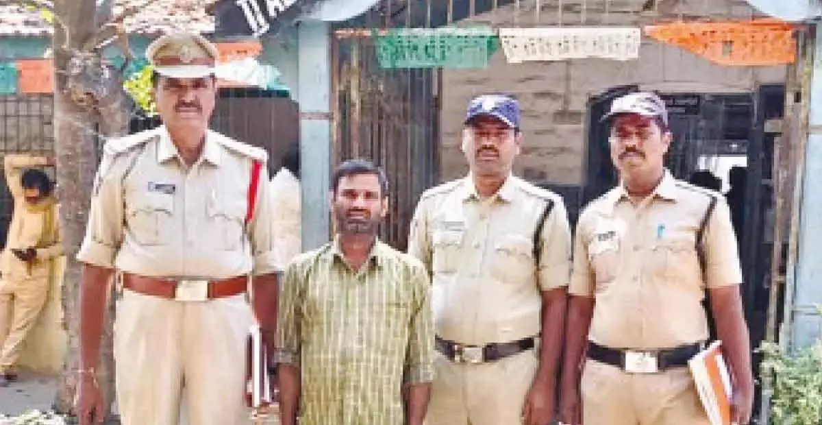 Andhra: पत्नी की हत्या के लिए व्यक्ति को आजीवन कारावास Andhra: पत्नी की हत्या के लिए व्यक्ति को आजीवन कारावास