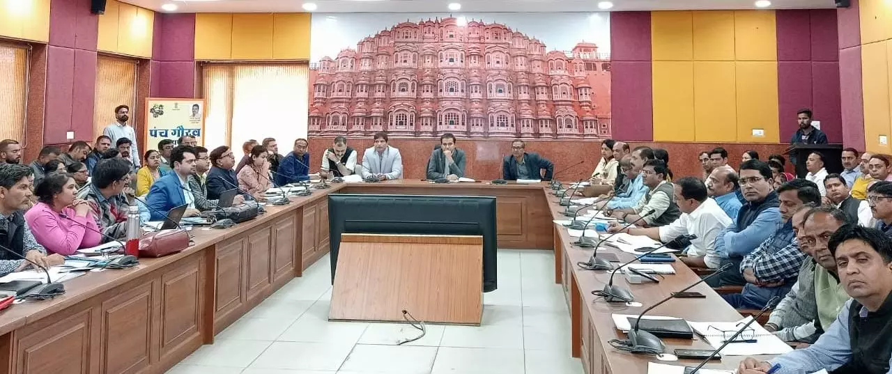 Jaipur जिला कलेक्टर डॉ. जितेन्द्र कुमार सोनी ने चिकित्सा अधिकारियों को दिये निर्देश Jaipur जिला कलेक्टर डॉ. जितेन्द्र कुमार सोनी ने चिकित्सा अधिकारियों को दिये निर्देश