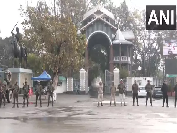 Manipur में राष्ट्रपति शासन के बाद इम्फाल में सुरक्षा कड़ी कर दी गई Manipur में राष्ट्रपति शासन के बाद इम्फाल में सुरक्षा कड़ी कर दी गई