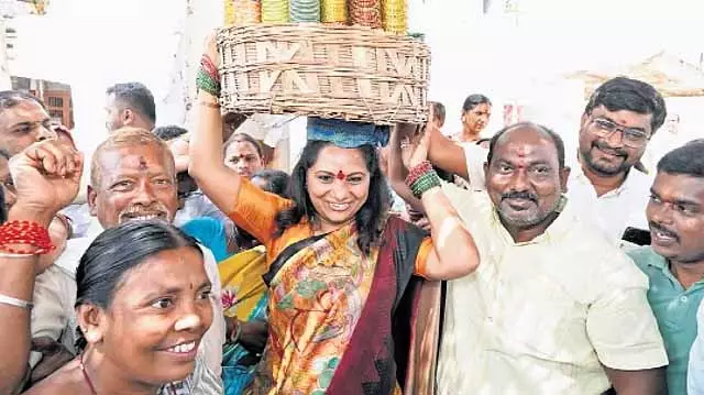 BRS MLC कविता ने तेलंगाना में कांग्रेस को दी ‘गुलाबी किताब’ की धमकी BRS MLC कविता ने तेलंगाना में कांग्रेस को दी ‘गुलाबी किताब’ की धमकी