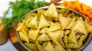 Recipe: शाम की चाय के साथ खाएं सूजी के कुरकुरे की यह स्वादिष्ट नमकीन Recipe: शाम की चाय के साथ खाएं सूजी के कुरकुरे की यह स्वादिष्ट नमकीन