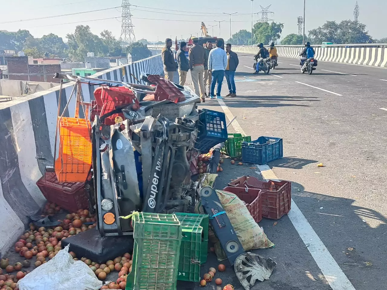Kanpur: कार ने ई-रिक्शा को मारी टक्कर, एक की मौत व पांच घायल Kanpur: कार ने ई-रिक्शा को मारी टक्कर, एक की मौत व पांच घायल