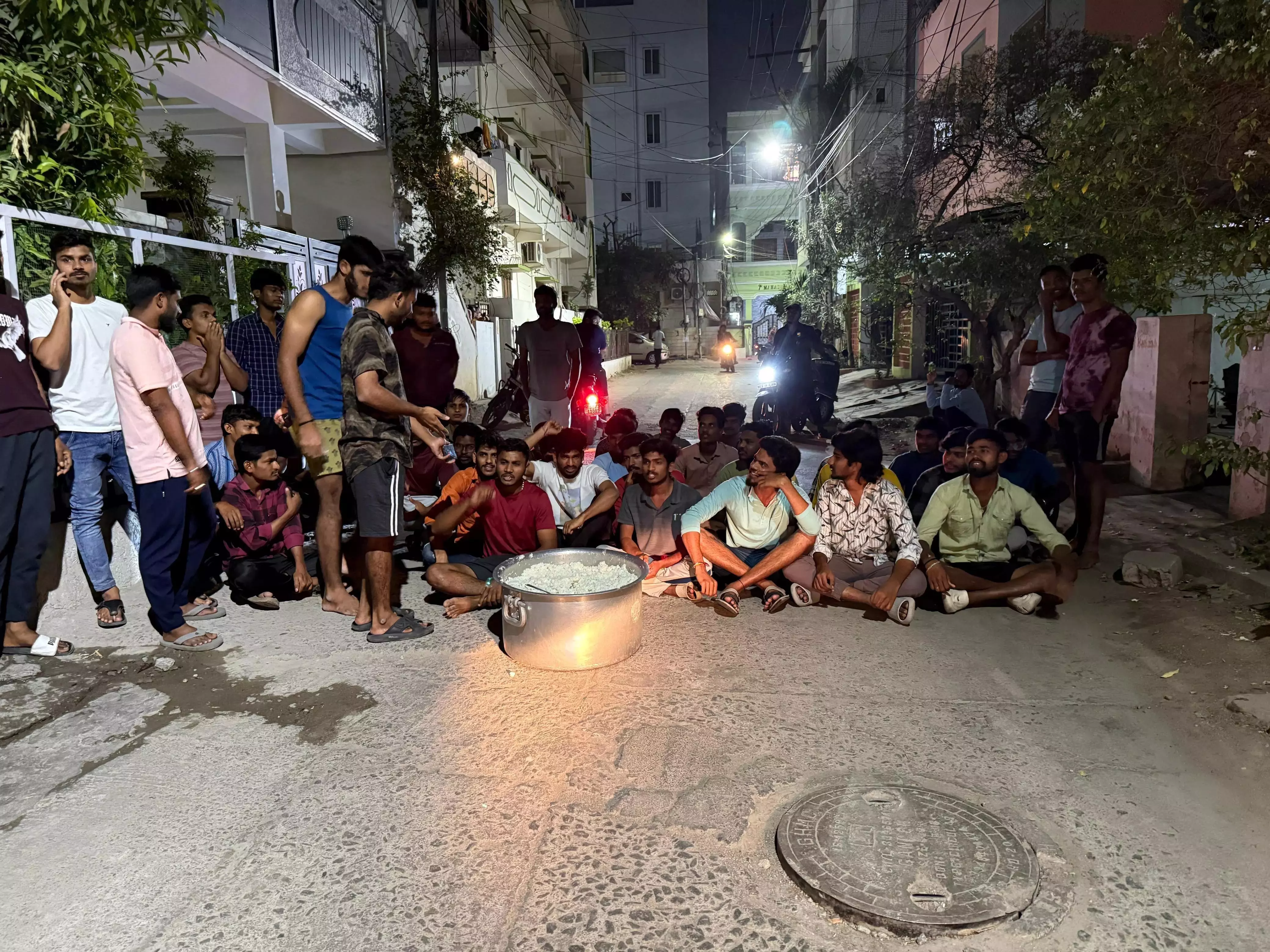 BC छात्रावास के छात्रों ने खराब परिस्थितियों की निंदा की BC छात्रावास के छात्रों ने खराब परिस्थितियों की निंदा की