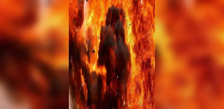 विस्फोट: आतंकियों ने मजदूरों को ले जा रहे ट्रक को बनाया निशाना, 10 की मौत 6 घायल विस्फोट: आतंकियों ने मजदूरों को ले जा रहे ट्रक को बनाया निशाना, 10 की मौत 6 घायल