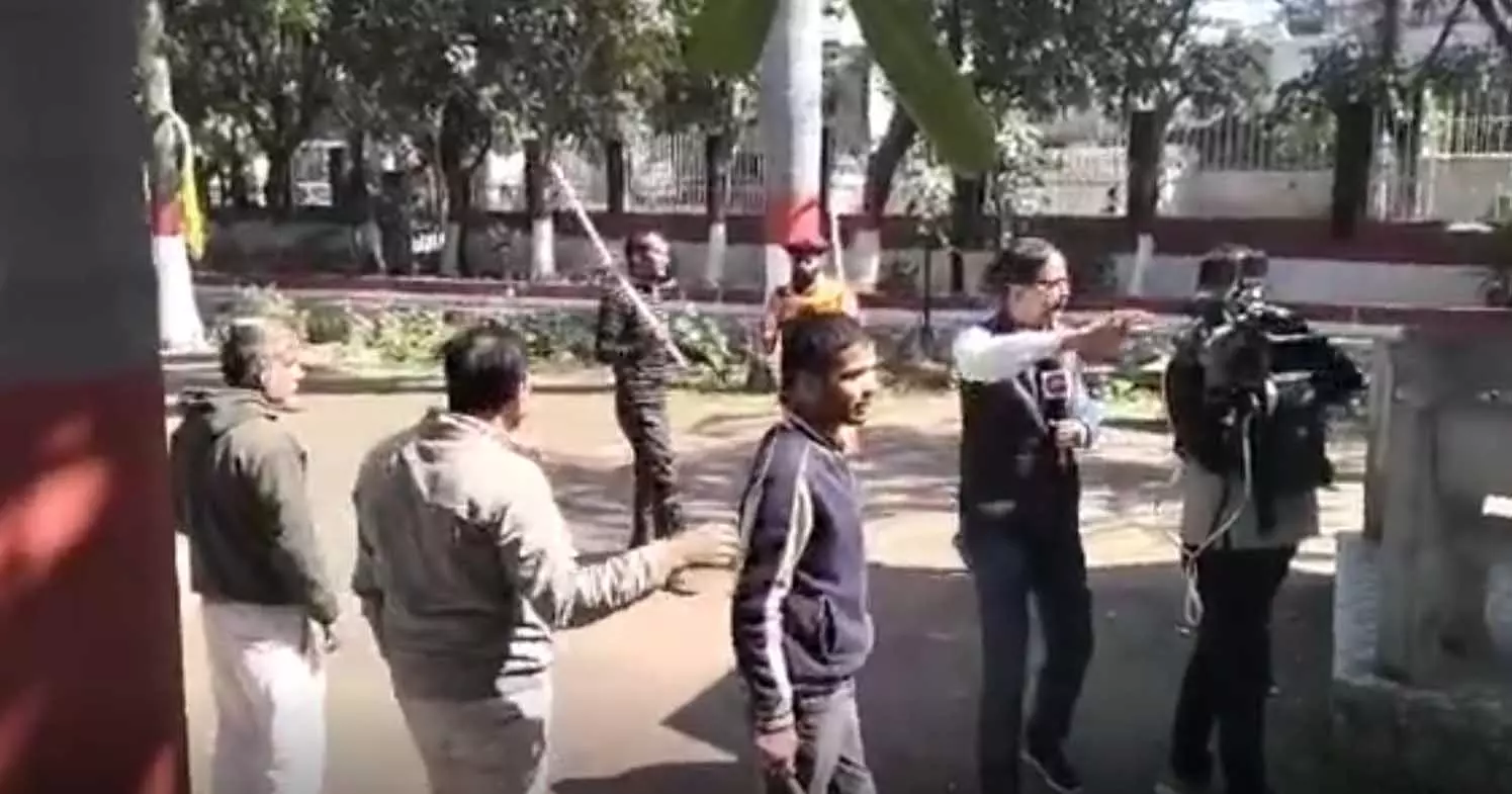 जहां मिलेंगे बाबू-सोना, तोड़ देंगे कोना-कोना...वैलेंटाइन-डे का विरोध जहां मिलेंगे बाबू-सोना, तोड़ देंगे कोना-कोना...वैलेंटाइन-डे का विरोध