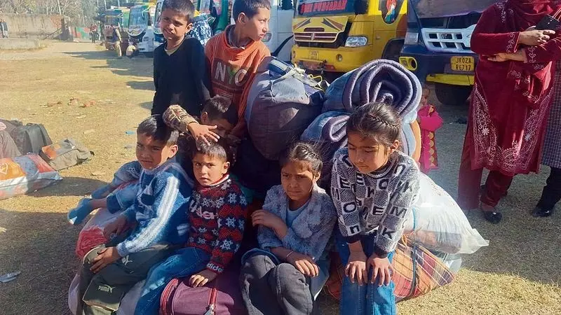Rajouri में मौतें अब भी रहस्य, क्वारंटीन में रह रहे 60 परिवारों को घर भेजा गया Rajouri में मौतें अब भी रहस्य, क्वारंटीन में रह रहे 60 परिवारों को घर भेजा गया