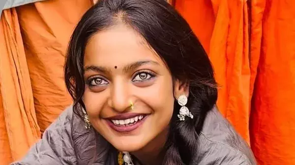 मुझे केरल पसंद आया, अगर मुझे बुलाया गया तो मैं मलयालम सिनेमा में आउंगी : कुंभ मेले का वायरल स्टार मुझे केरल पसंद आया, अगर मुझे बुलाया गया तो मैं मलयालम सिनेमा में आउंगी : कुंभ मेले का वायरल स्टार