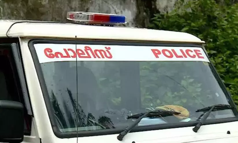 एक छात्र को उसके सहपाठी ने चाकू मार दिया: पसलियों की चोट एक छात्र को उसके सहपाठी ने चाकू मार दिया: पसलियों की चोट