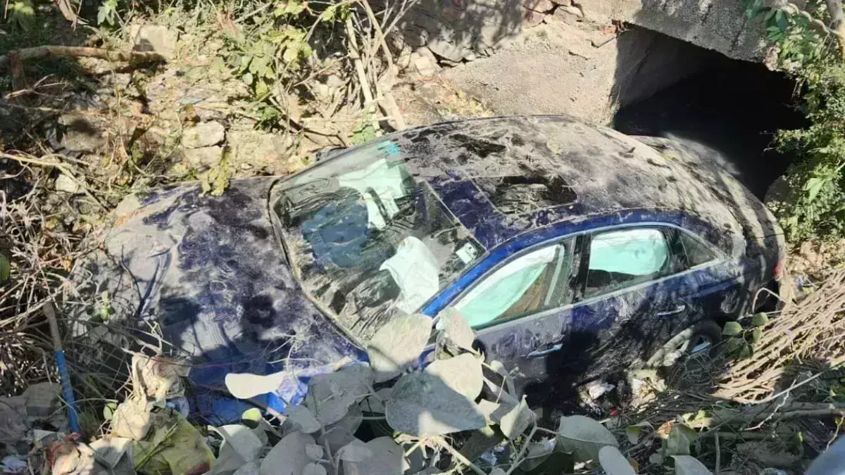 Udaipur: तेज रफ्तार ऑडी कार नाले में गिरी Udaipur: तेज रफ्तार ऑडी कार नाले में गिरी