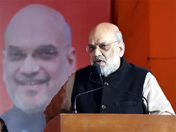 महाराष्ट्र के सभी कमिश्नरेट में जल्द से जल्द नए आपराधिक कानून लागू करें: Amit Shah ने सीएम फडणवीस से कहा महाराष्ट्र के सभी कमिश्नरेट में जल्द से जल्द नए आपराधिक कानून लागू करें: Amit Shah ने सीएम फडणवीस से कहा