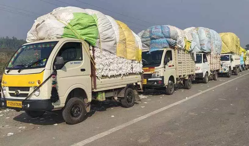सर्वर में गड़बड़ी के कारण Adilabad में कपास की खरीद में देरी सर्वर में गड़बड़ी के कारण Adilabad में कपास की खरीद में देरी