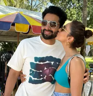 Valentine Day: रकुल ने जैकी भगनानी के गाल पर प्यारी सी चुम्बन ली Valentine Day: रकुल ने जैकी भगनानी के गाल पर प्यारी सी चुम्बन ली