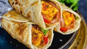 घर पर आसानी से बनाएं लाजवाब Paneer Tikka Roll घर पर आसानी से बनाएं लाजवाब Paneer Tikka Roll