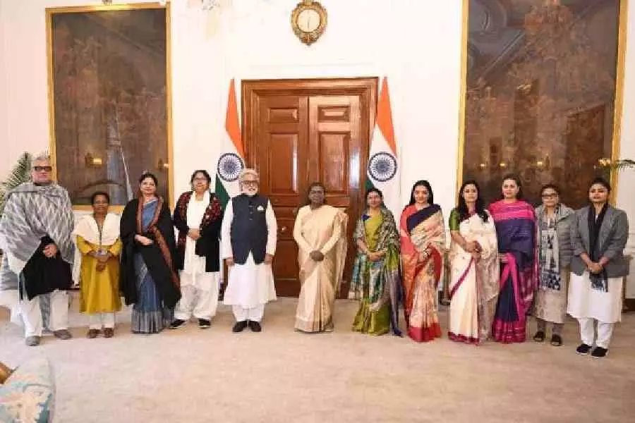 अपराजिता विधेयक पर मंजूरी के लिए TMC सांसदों ने राष्ट्रपति द्रौपदी मुर्मू से मुलाकात की अपराजिता विधेयक पर मंजूरी के लिए TMC सांसदों ने राष्ट्रपति द्रौपदी मुर्मू से मुलाकात की