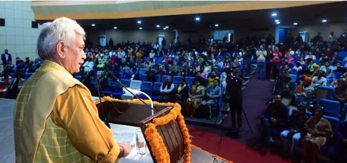 LG ने जश्न-ए-जम्मू कश्मीर का उद्घाटन किया LG ने जश्न-ए-जम्मू कश्मीर का उद्घाटन किया