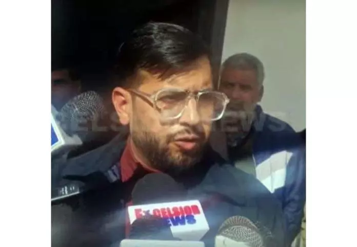 Jammu: बदहाल के 62 परिवारों को प्रशासन ने वापस भेजा घर Jammu: बदहाल के 62 परिवारों को प्रशासन ने वापस भेजा घर