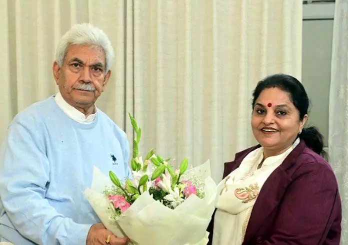 Jammu: प्रिया सेठी ने एलजी से मुलाकात की Jammu: प्रिया सेठी ने एलजी से मुलाकात की
