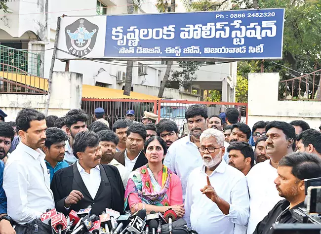 Vallabhaneni Vamsi: मुझे नहीं पता कि मुझे क्यों गिरफ्तार किया गया Vallabhaneni Vamsi: मुझे नहीं पता कि मुझे क्यों गिरफ्तार किया गया