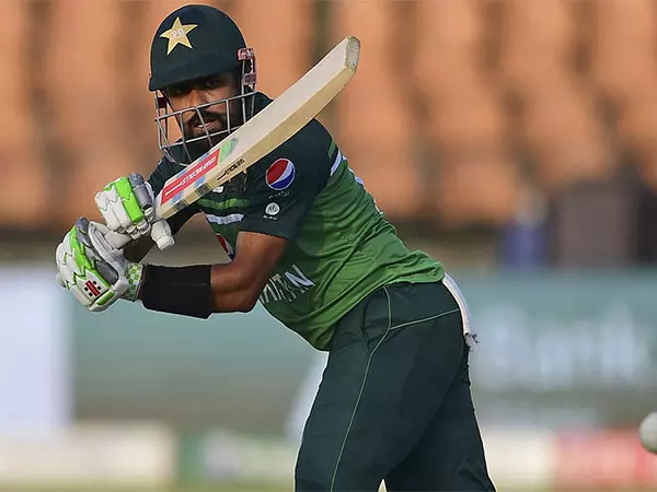 Babar Azam ने अमला के विश्व रिकॉर्ड की बराबरी की, 6,000 वनडे रन पूरे किए Babar Azam ने अमला के विश्व रिकॉर्ड की बराबरी की, 6,000 वनडे रन पूरे किए
