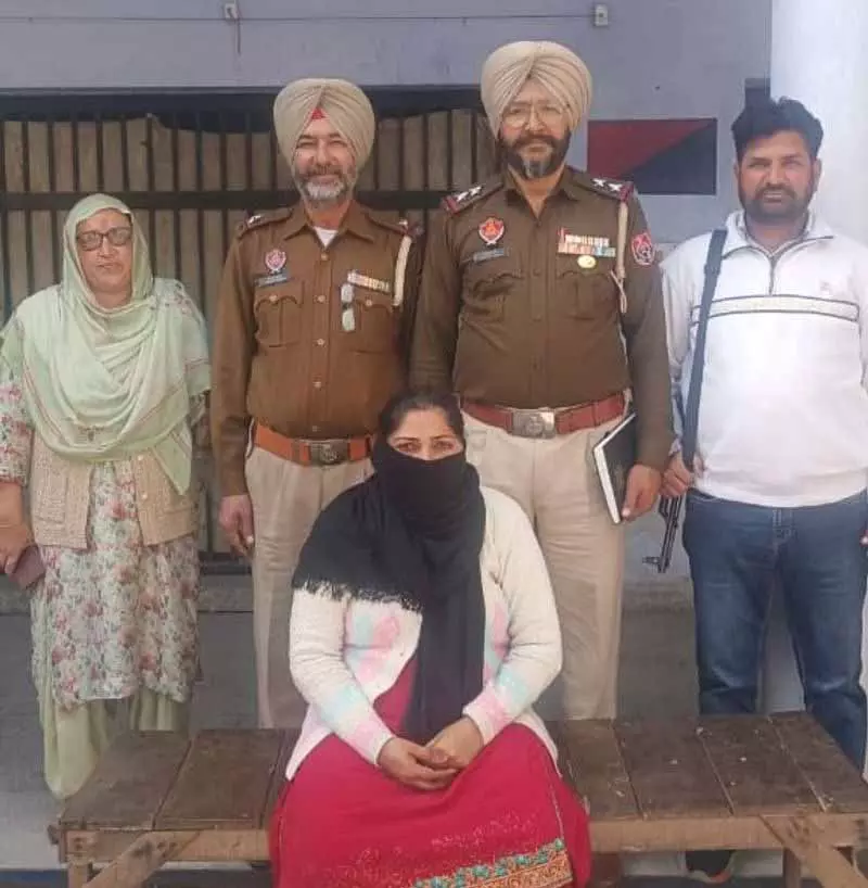 ASI और उसके साथी को 40 हजार रुपये की रिश्वत लेते गिरफ्तार ASI और उसके साथी को 40 हजार रुपये की रिश्वत लेते गिरफ्तार