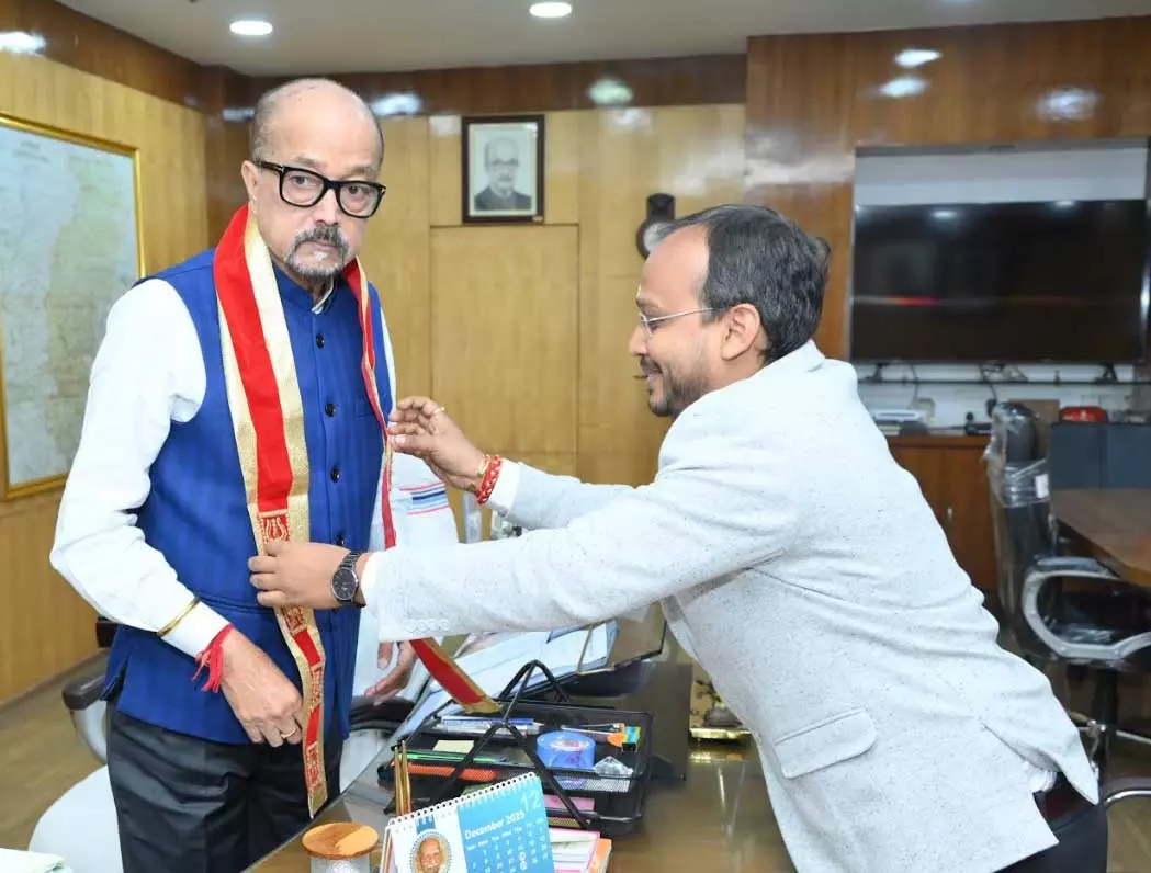राज्यपाल रमेन डेका से युवा अग्रवाल समाज के अध्यक्ष ने की सौजन्य भेंट राज्यपाल रमेन डेका से युवा अग्रवाल समाज के अध्यक्ष ने की सौजन्य भेंट