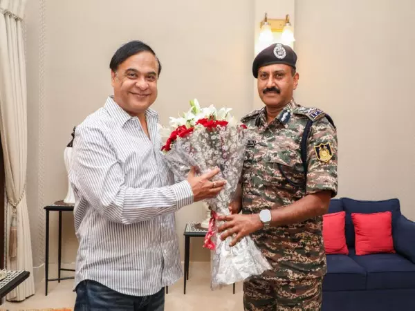 असम के CM हिमंत बिस्वा सरमा ने सीआरपीएफ महानिदेशक से की मुलाकात असम के CM हिमंत बिस्वा सरमा ने सीआरपीएफ महानिदेशक से की मुलाकात