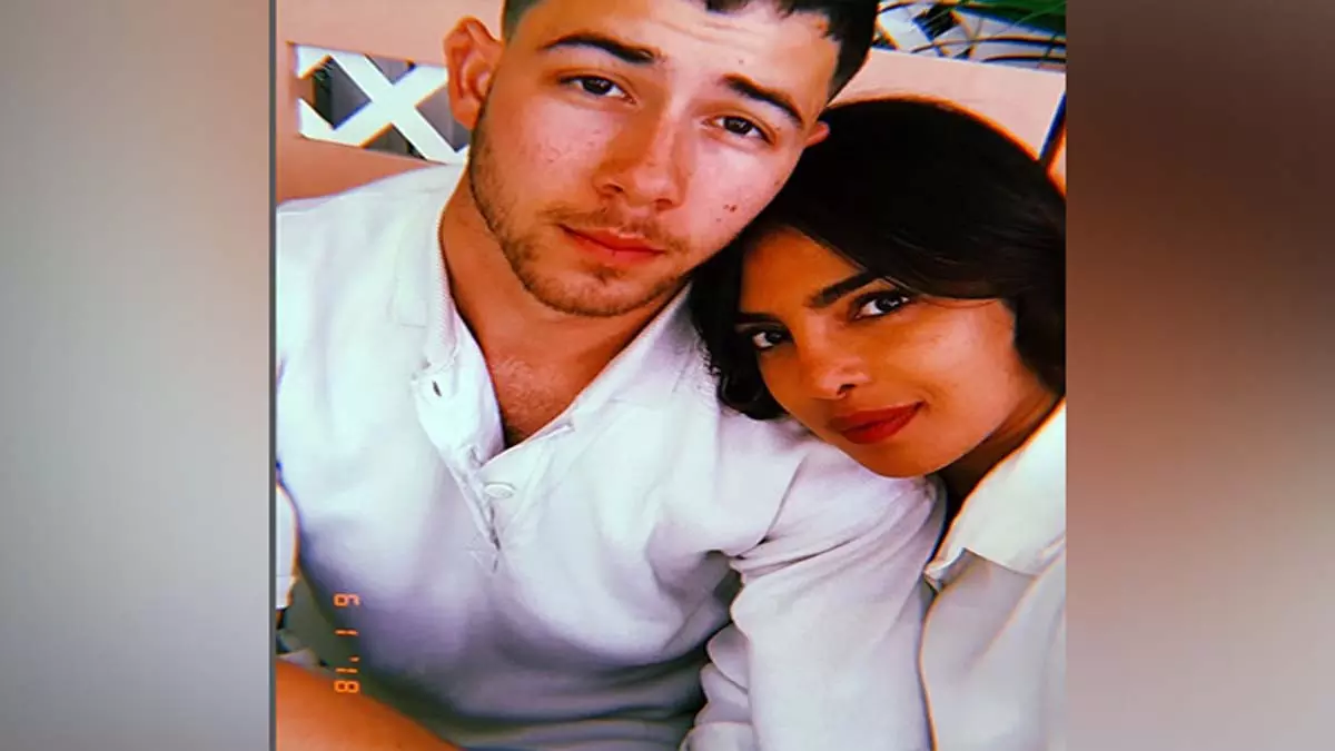 Priyanka Chopra ने वैलेंटाइन डे पर निक जोनास के साथ डेटिंग के दिनों की तस्वीर शेयर की Priyanka Chopra ने वैलेंटाइन डे पर निक जोनास के साथ डेटिंग के दिनों की तस्वीर शेयर की
