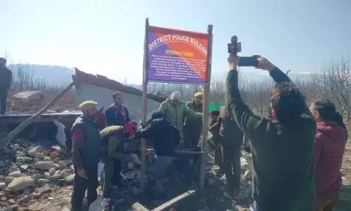 कश्मीर के कुलगाम में आतंकवादियों को पनाह देने के लिए इस्तेमाल किया क्षतिग्रस्त आवासीय घर जब्त