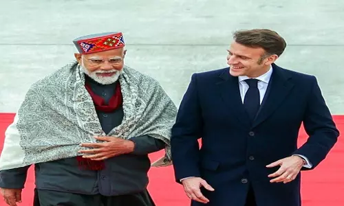 Himachal: फ्रांस में प्रधानमंत्री को कुल्लुवी टोपी पहने देख हिमाचली खुश Himachal: फ्रांस में प्रधानमंत्री को कुल्लुवी टोपी पहने देख हिमाचली खुश