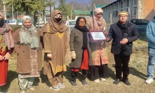 एनआईटी श्रीनगर संकाय ने डॉ. फातिमा जालिद को सम्मानित किया एनआईटी श्रीनगर संकाय ने डॉ. फातिमा जालिद को सम्मानित किया