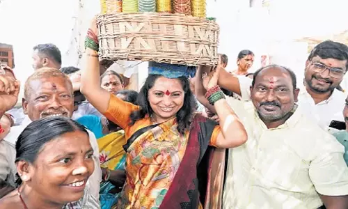 Telangana: बीआरएस एमएलसी कविता ने कांग्रेस को दी गुलाबी किताब की धमकी