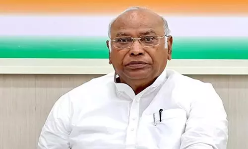 Telangana: असंतोष से निपटने के लिए एआईसीसी तेलंगाना प्रभारी बदलने पर विचार कर रही Telangana: असंतोष से निपटने के लिए एआईसीसी तेलंगाना प्रभारी बदलने पर विचार कर रही