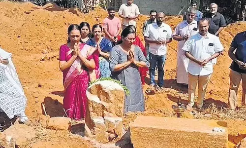 Kerala: केरल में चर्च की भूमि से मूर्ति और मंदिर के अवशेष मिले