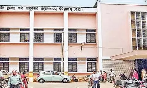 Odisha: ओडिशा के VIMSAR में फोन की फ्लैशलाइट के तहत कैंसर रोगियों का इलाज किया गया Odisha: ओडिशा के VIMSAR में फोन की फ्लैशलाइट के तहत कैंसर रोगियों का इलाज किया गया