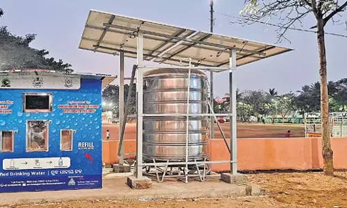 Odisha: बीएमसी और ओरेडा ने सौर ऊर्जा से चलने वाले जल कियोस्क लगाने के लिए समझौता किया Odisha: बीएमसी और ओरेडा ने सौर ऊर्जा से चलने वाले जल कियोस्क लगाने के लिए समझौता किया