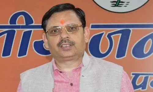 केजरीवाल और आदित्य की मुलाकात सिर्फ दुख भुलाने की कोशिश: Delhi BJP केजरीवाल और आदित्य की मुलाकात सिर्फ दुख भुलाने की कोशिश: Delhi BJP