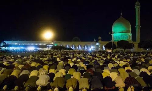 Srinagar शब-ए-बारात धार्मिक उत्साह के साथ मनाई गई Srinagar शब-ए-बारात धार्मिक उत्साह के साथ मनाई गई