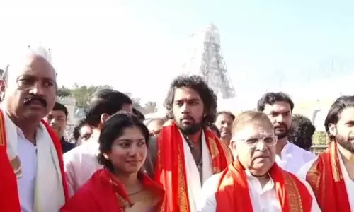 Andhra: थंडेल फिल्म की टीम ने तिरुमाला में प्रार्थना की Andhra: थंडेल फिल्म की टीम ने तिरुमाला में प्रार्थना की