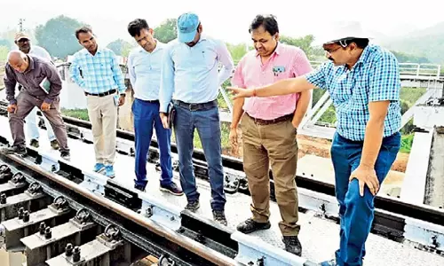 Odisha: जिला प्रबंधन पदाधिकारियों ने किया विकास कार्यों का निरीक्षण