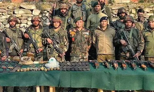 Jammu: सेना ने विभिन्न बारूदी सुरंगें बरामद कीं