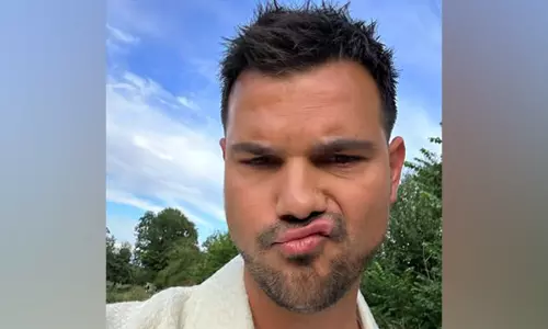 ट्वाइलाइट स्टार Taylor Lautner सेल्फ-अवेयर सीरीज़ में वेयरवोल्फ के रूप में वापसी करेंगे ट्वाइलाइट स्टार Taylor Lautner सेल्फ-अवेयर सीरीज़ में वेयरवोल्फ के रूप में वापसी करेंगे