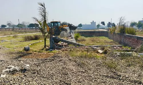 DTP टीम ने यमुनानगर में अवैध कॉलोनी को किया ध्वस्त DTP टीम ने यमुनानगर में अवैध कॉलोनी को किया ध्वस्त